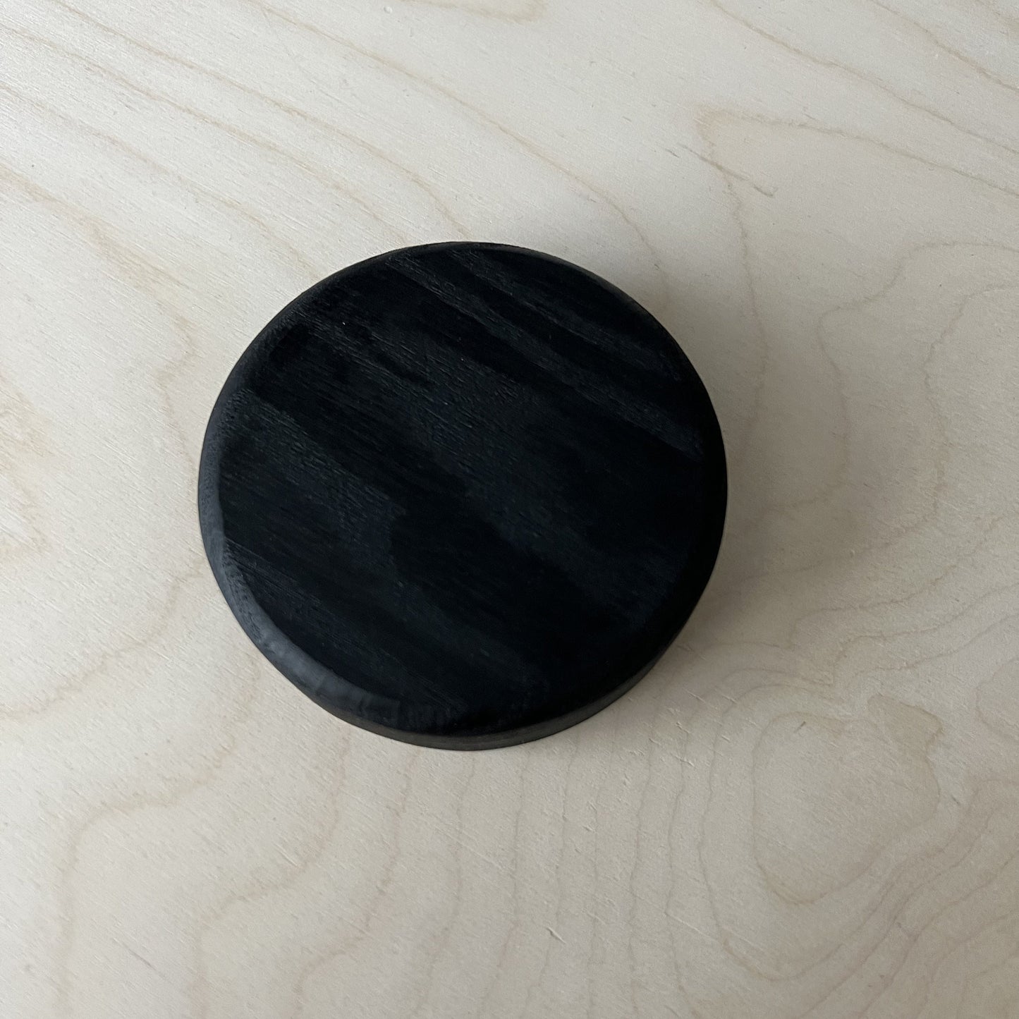 3.5” Round tray with a black base